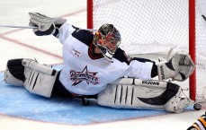 kaiyun.com_争议漩涡！阿奇姆彭禁区内遭明显碰撞 VAR长时介入竟改判角球引哗然